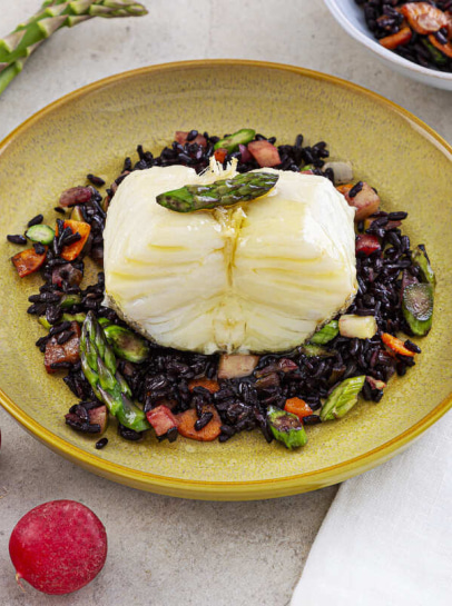 Bacalhau com Arroz Negro com Legumes Salteados